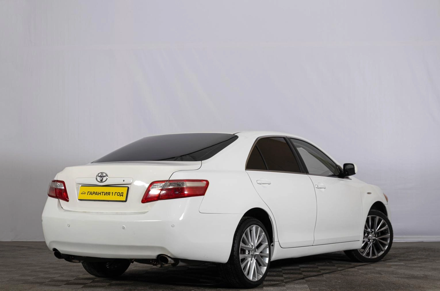 Toyota Camry 4 из 21