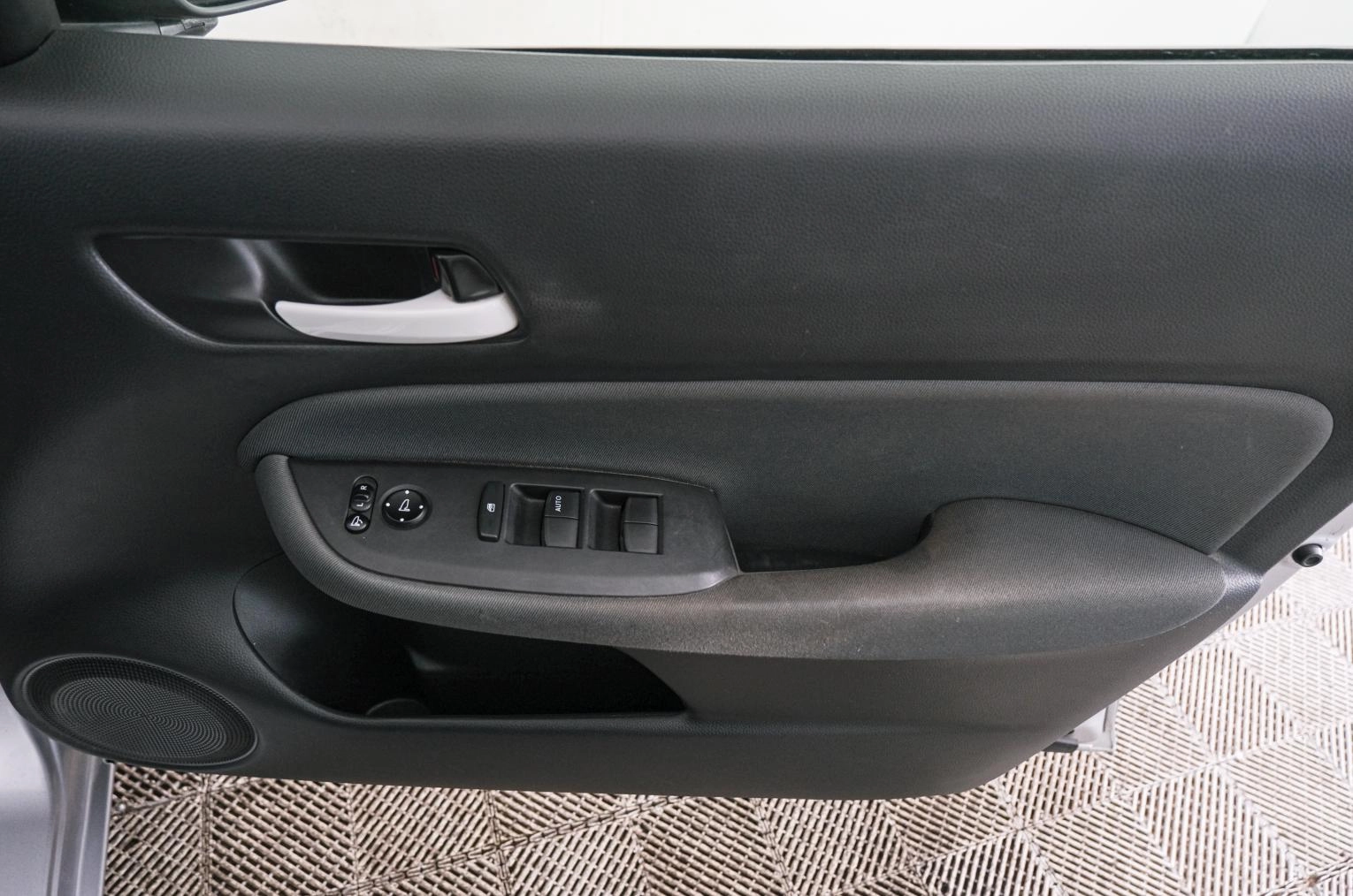 Honda Fit 19 из 22