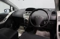 Toyota Vitz 13 из 16