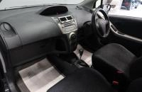 Toyota Vitz 14 из 16