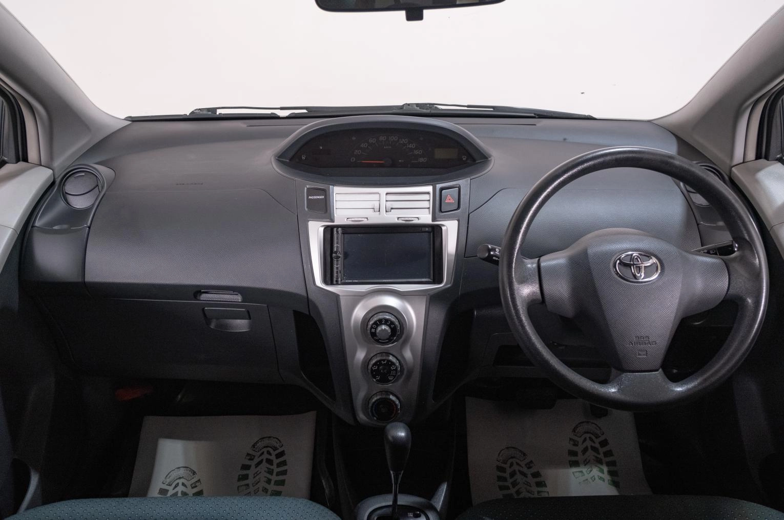 Toyota Vitz 9 из 19