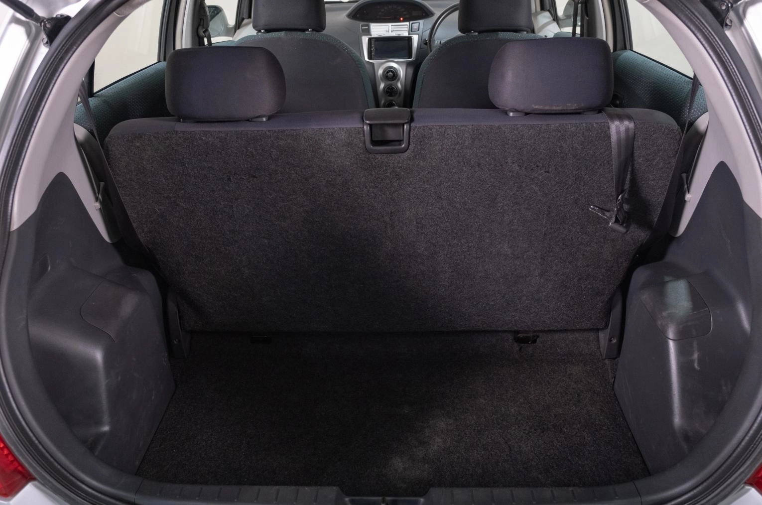 Toyota Vitz 18 из 19