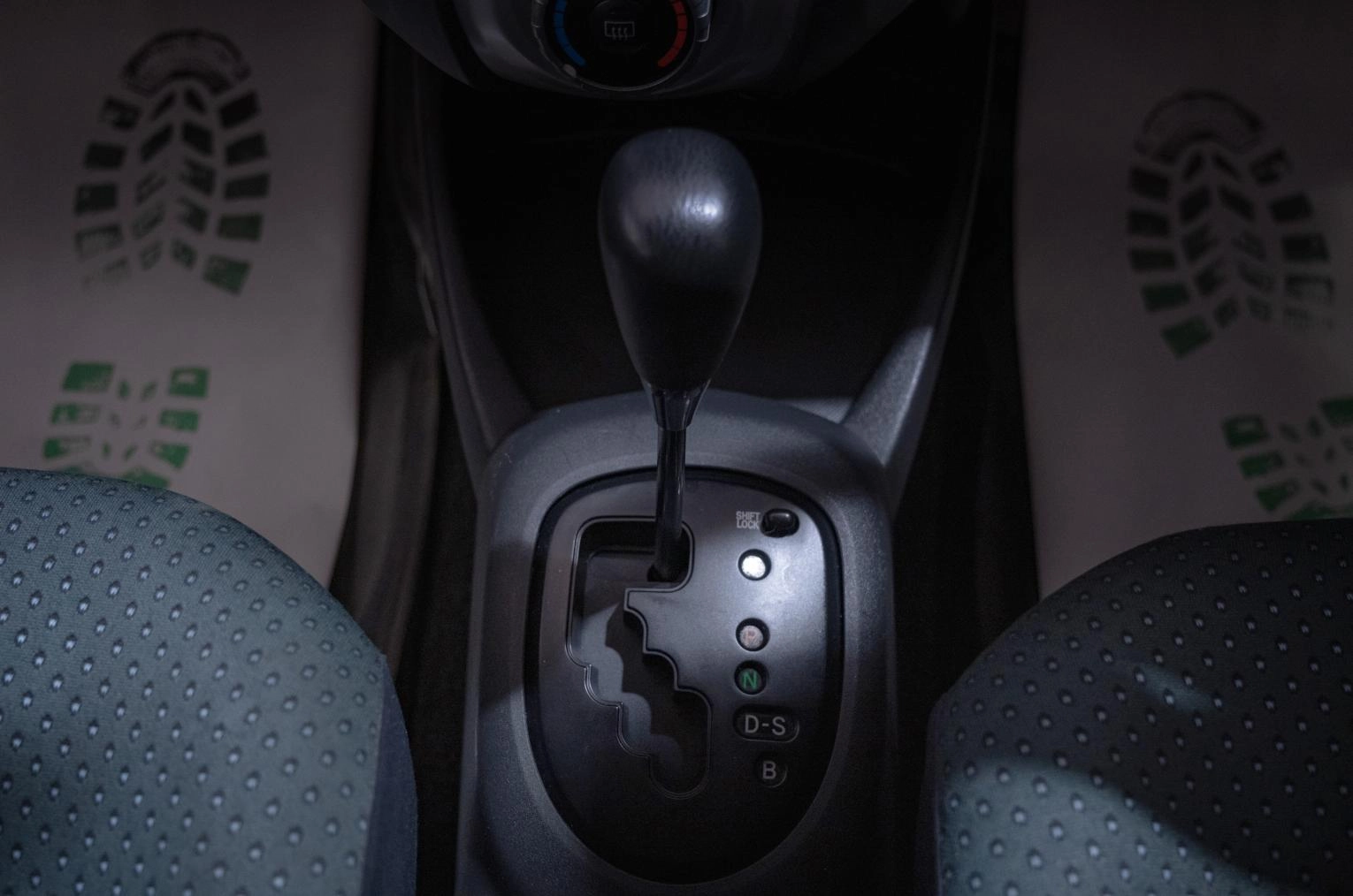 Toyota Vitz 14 из 19