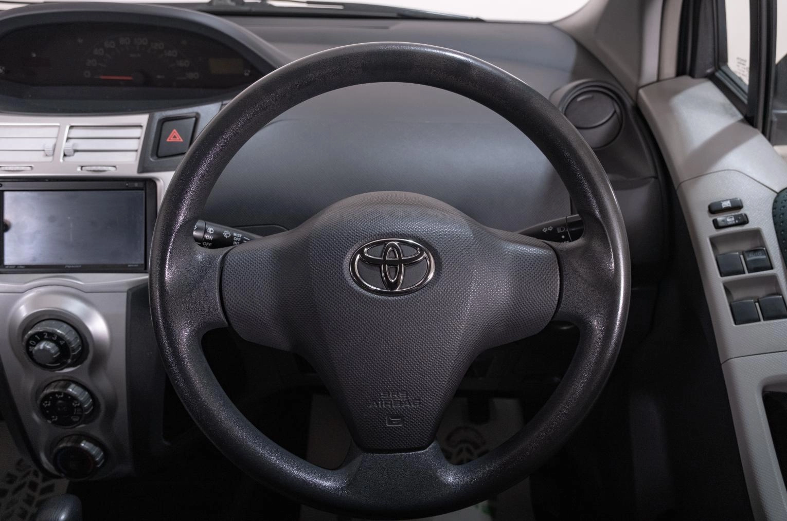 Toyota Vitz 11 из 19