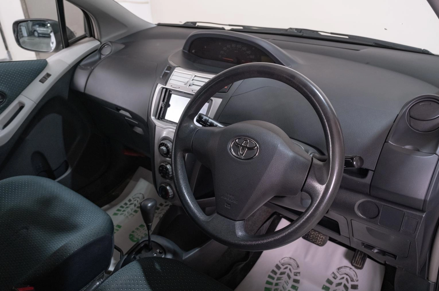 Toyota Vitz 7 из 19