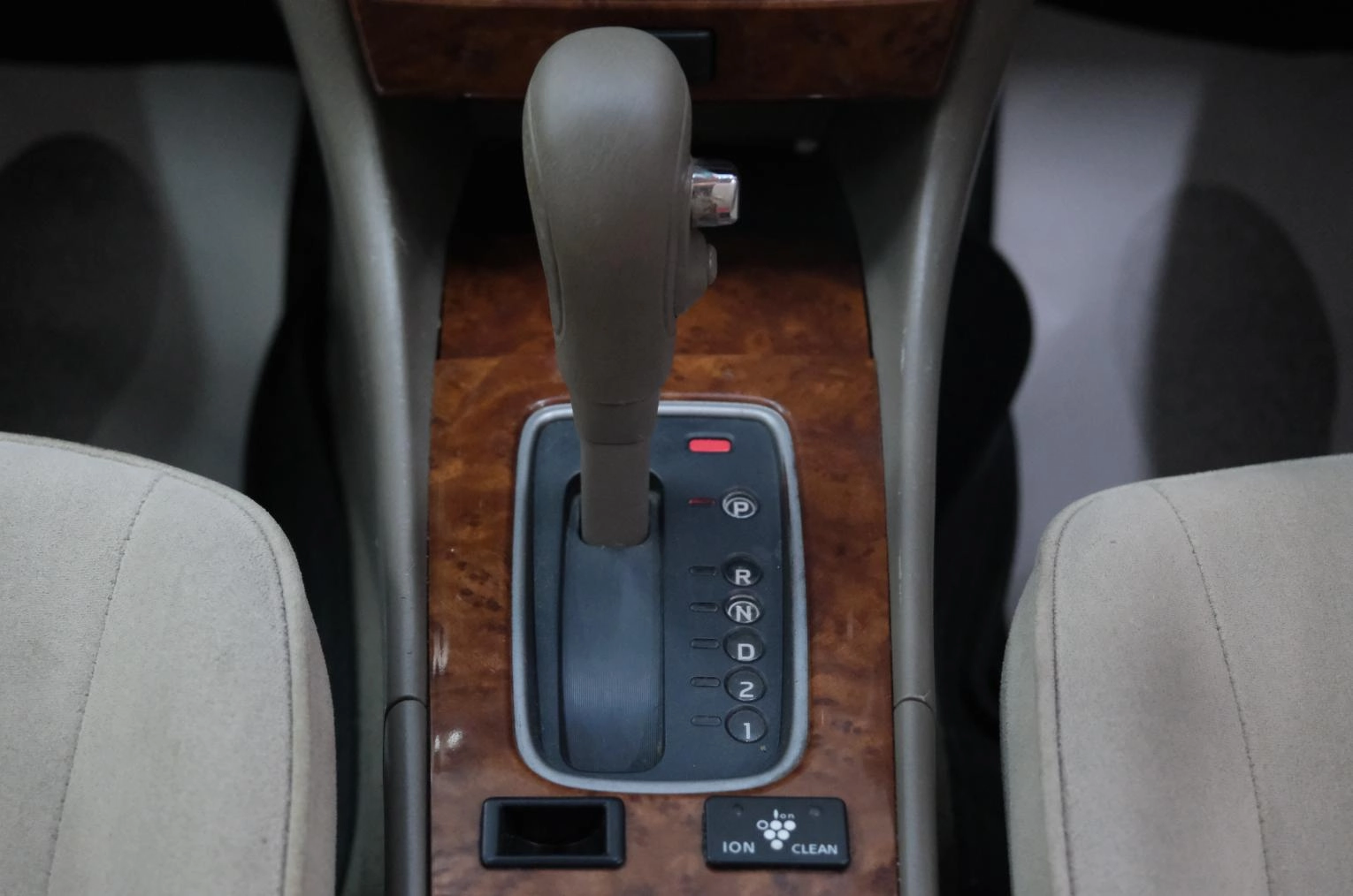 Nissan Bluebird Sylphy 16 из 21