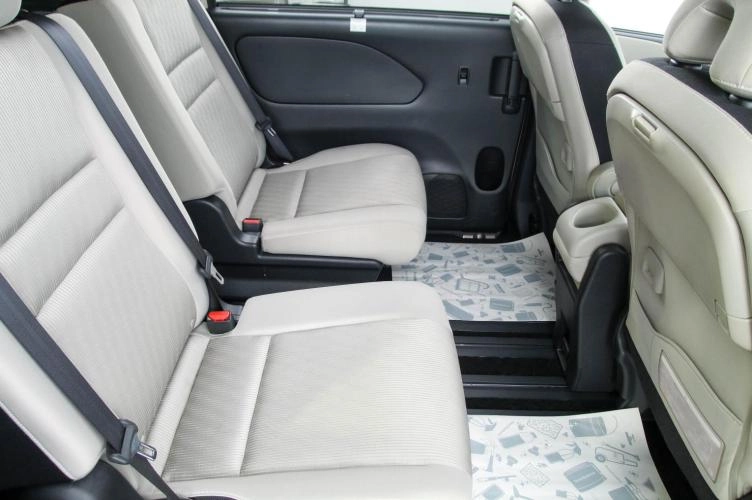 Nissan Serena 27 из 30