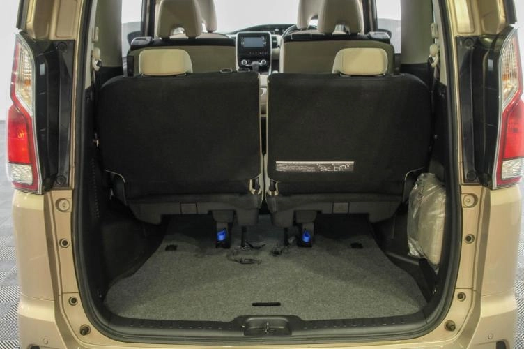 Nissan Serena 30 из 30