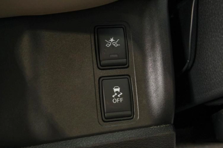 Nissan Serena 21 из 30