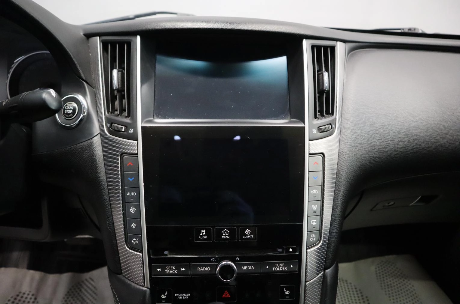 Infiniti Q50 13 из 20