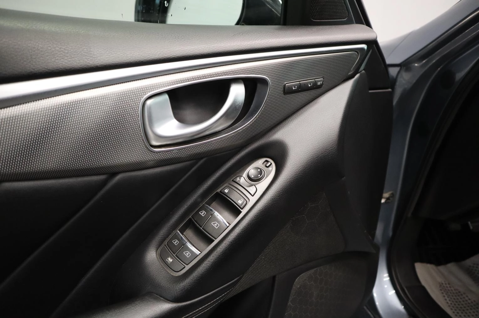 Infiniti Q50 7 из 20