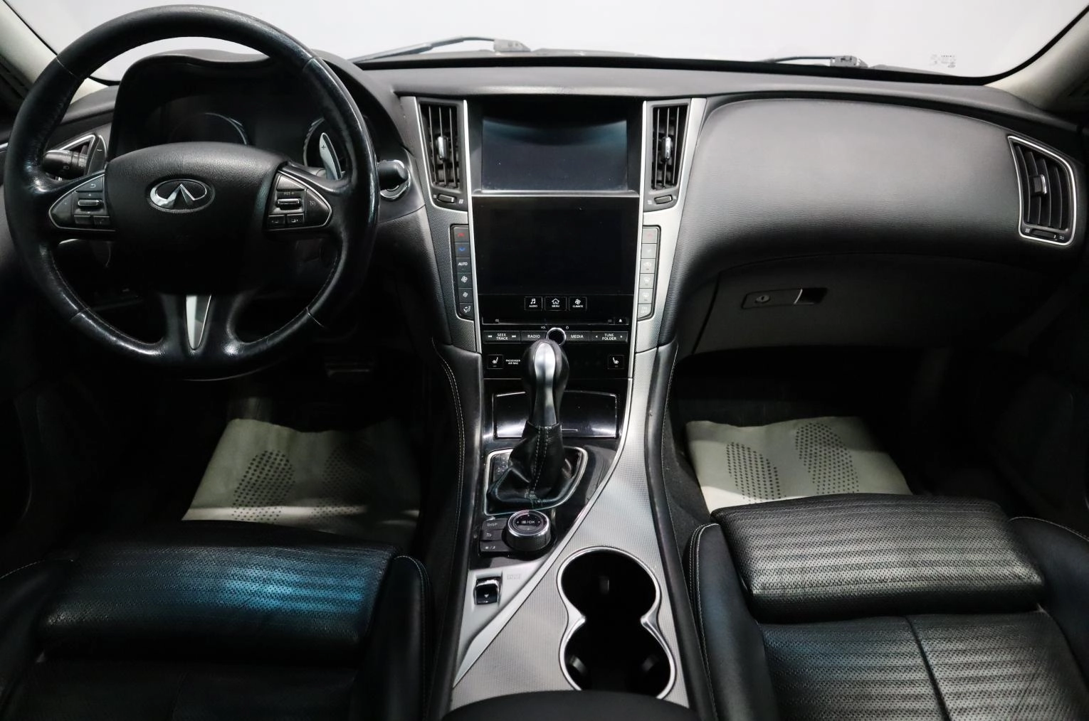 Infiniti Q50 14 из 20