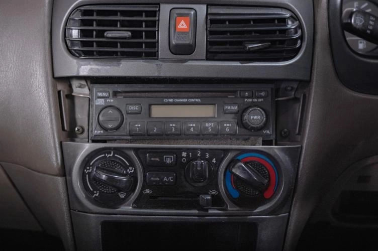 Nissan Sunny 12 из 17