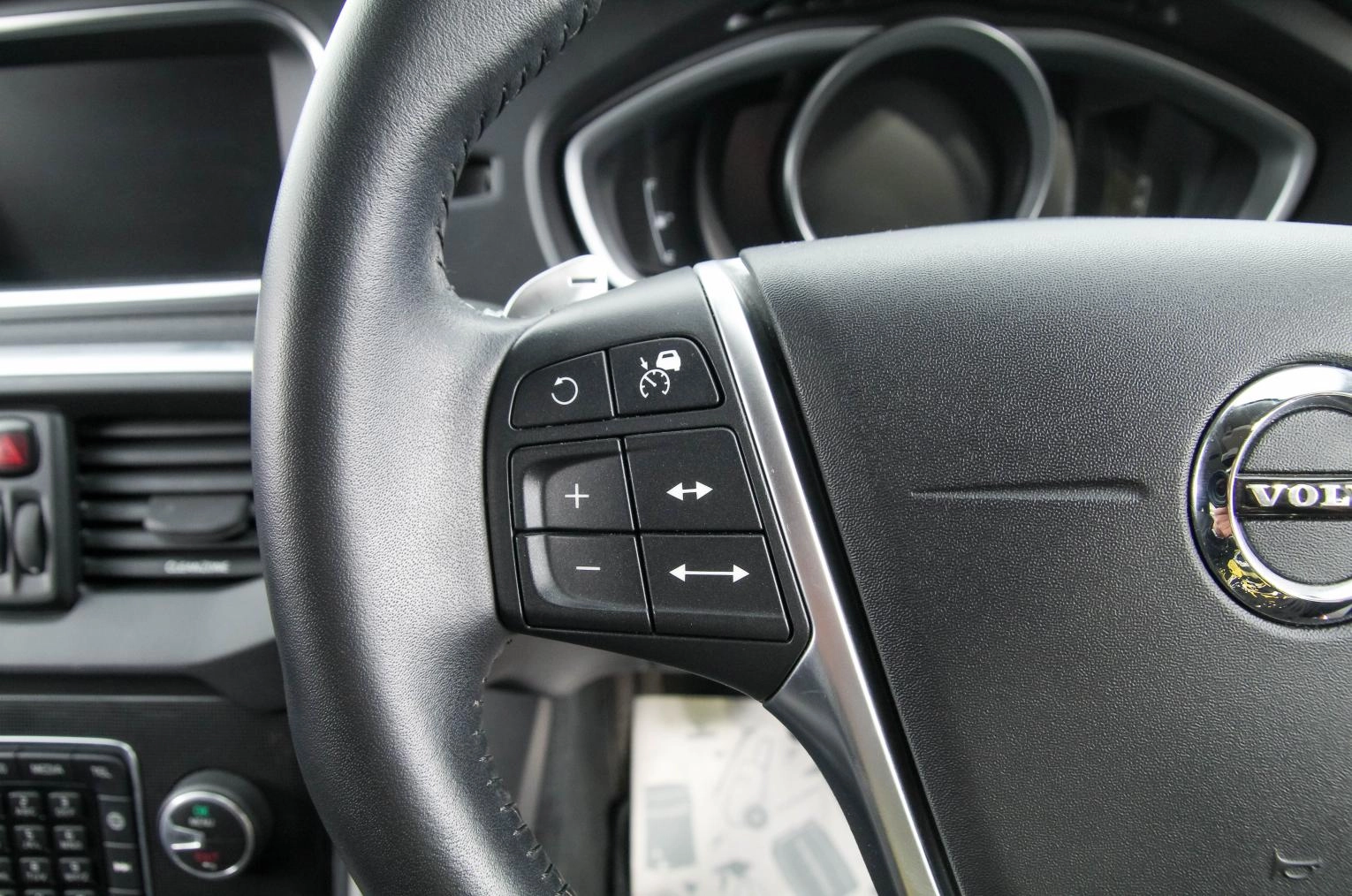 Volvo V40 16 из 27