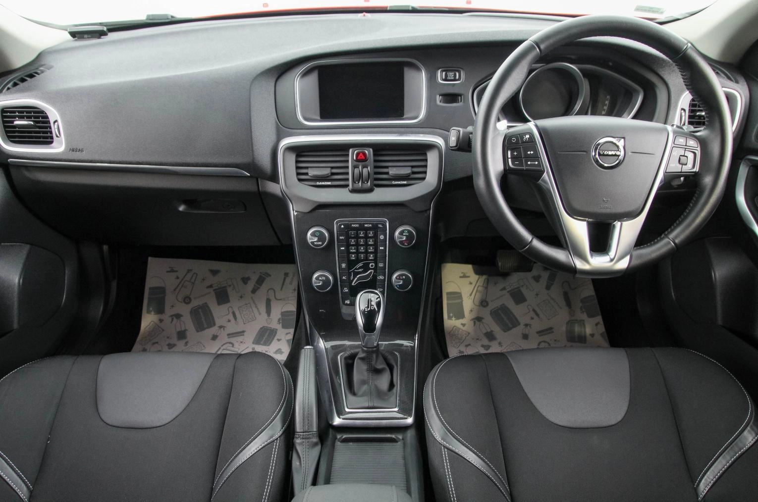 Volvo V40 10 из 27