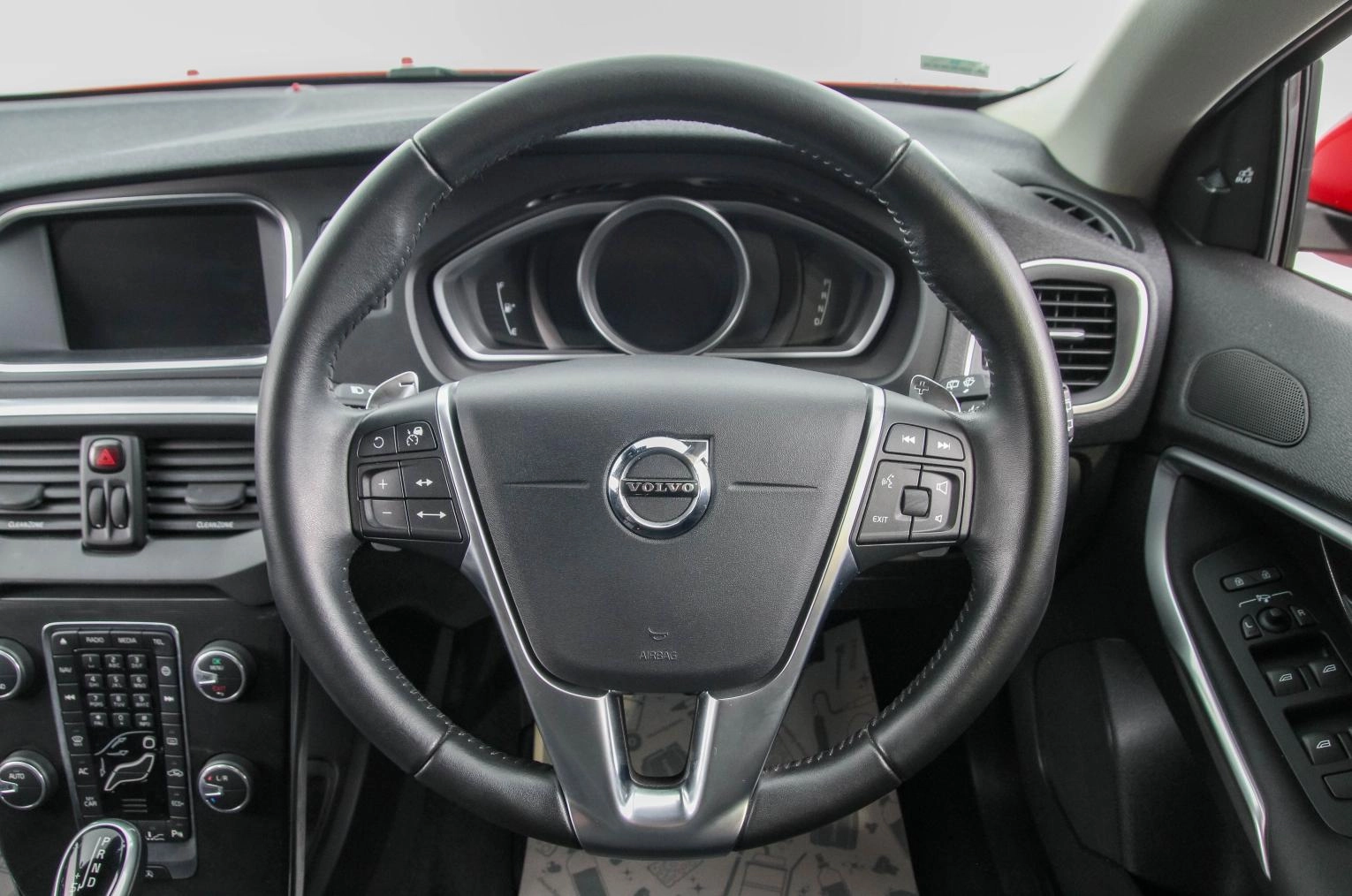Volvo V40 15 из 27