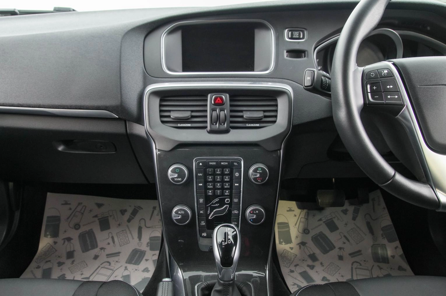 Volvo V40 19 из 27