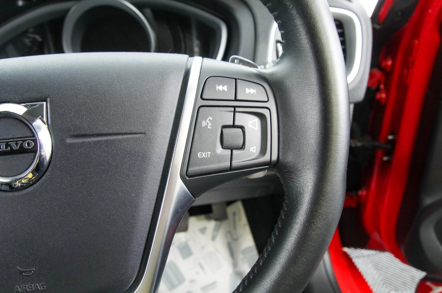 Volvo V40 17 из 27