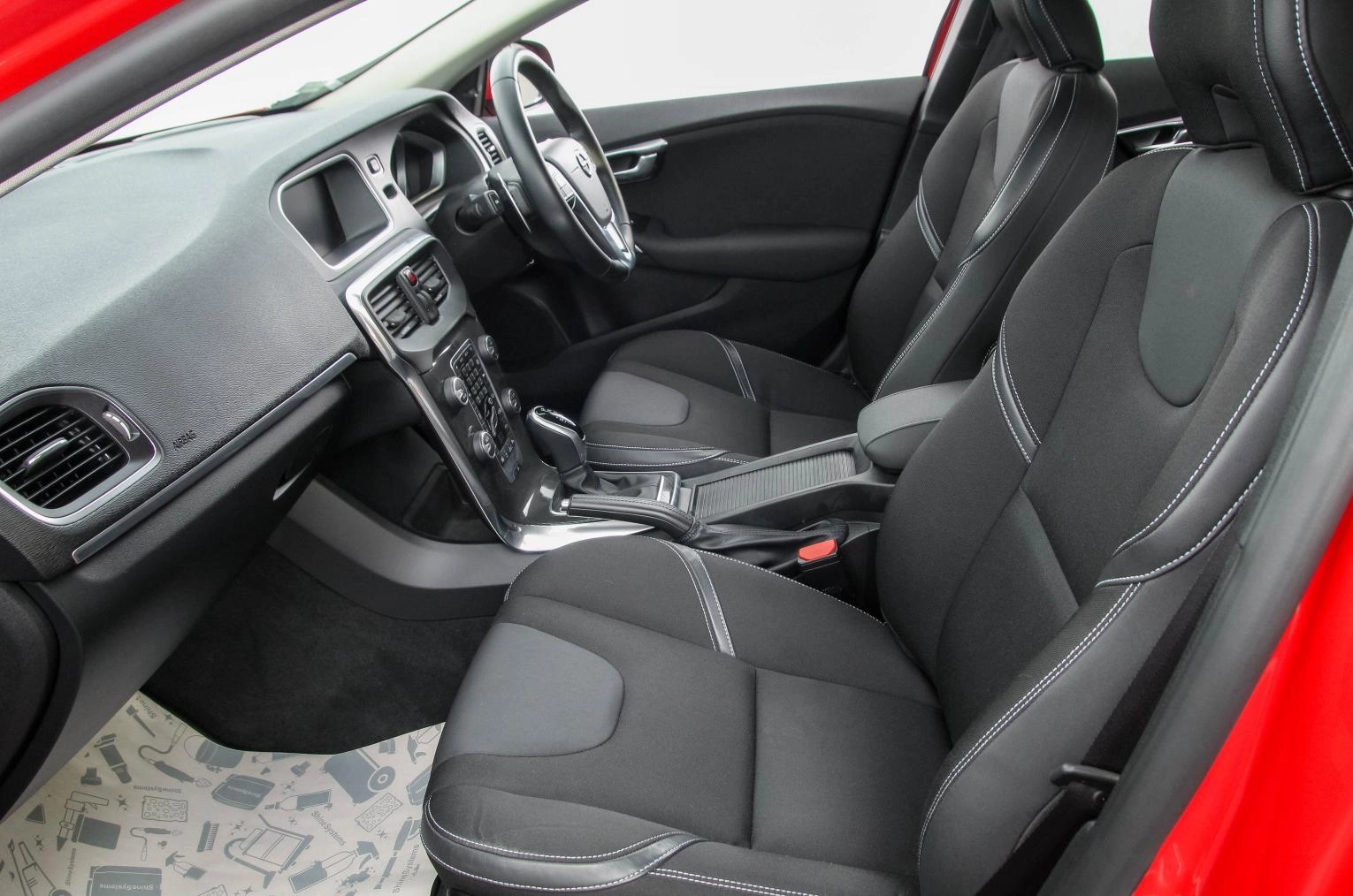 Volvo V40 24 из 27