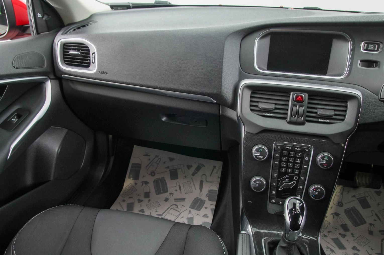 Volvo V40 23 из 27