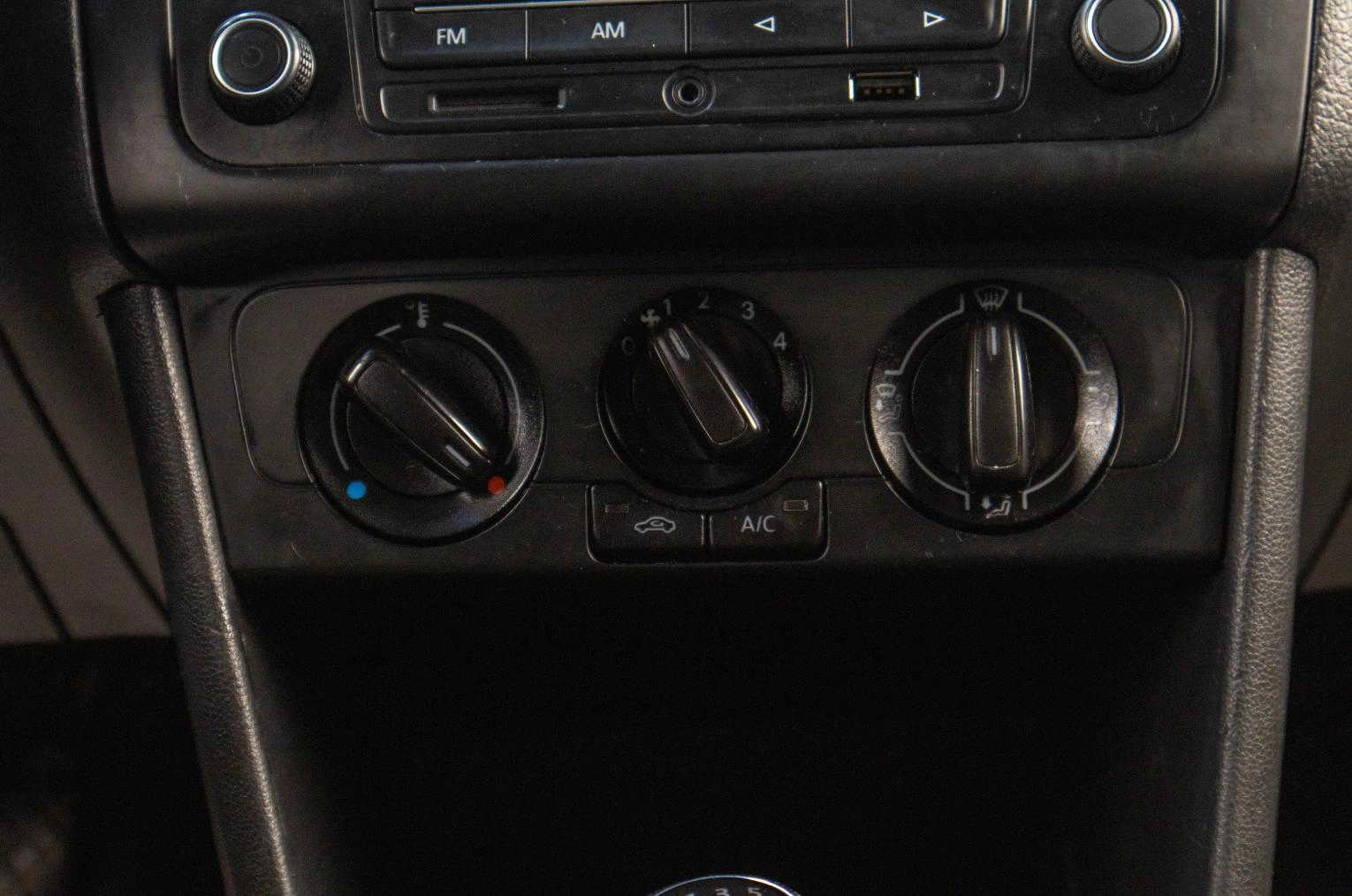 Volkswagen Polo 13 из 15