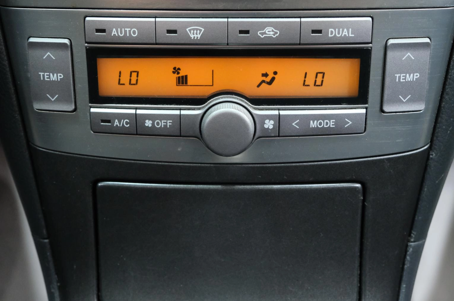 Toyota Avensis 18 из 25