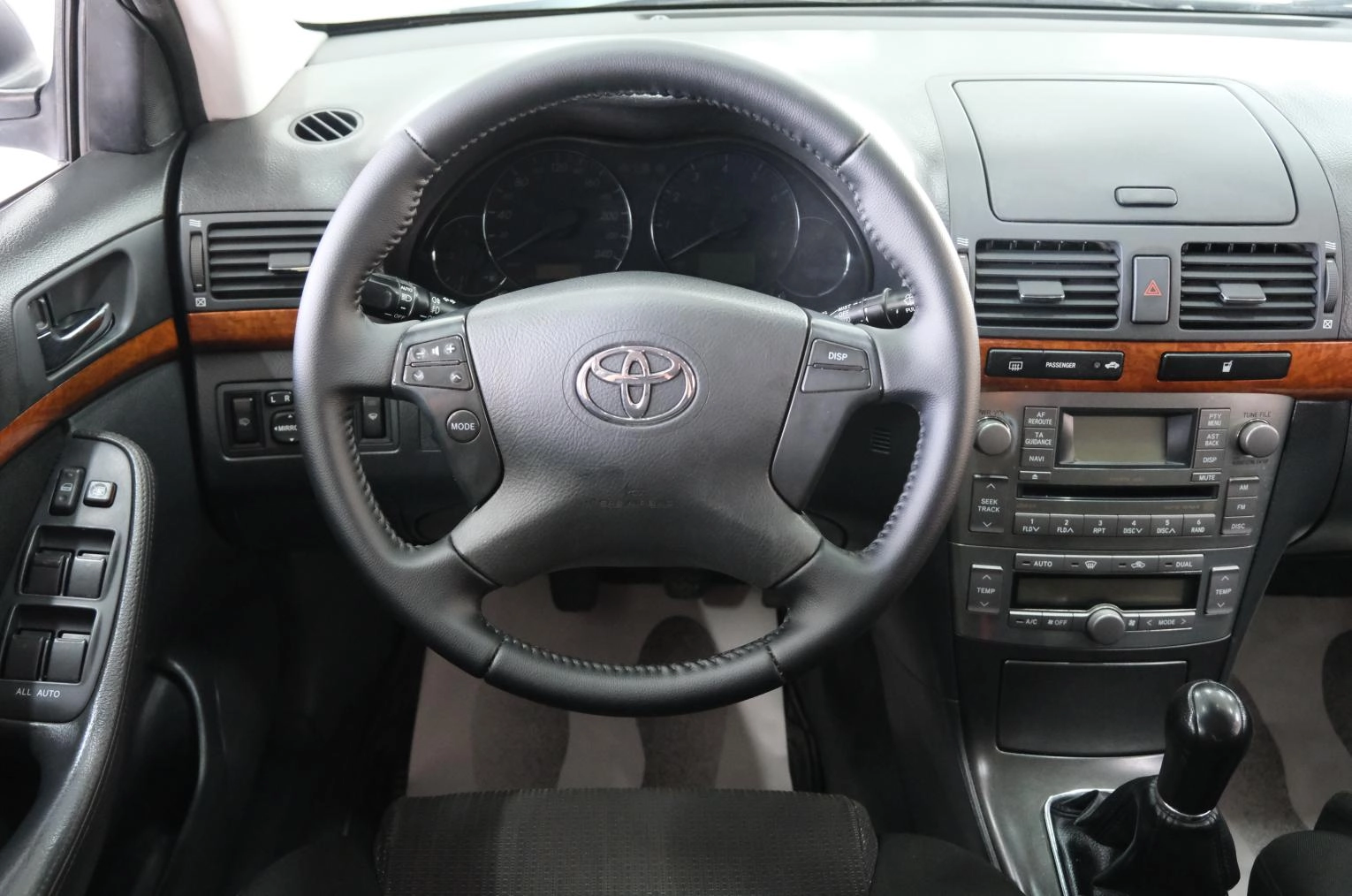 Toyota Avensis 12 из 25
