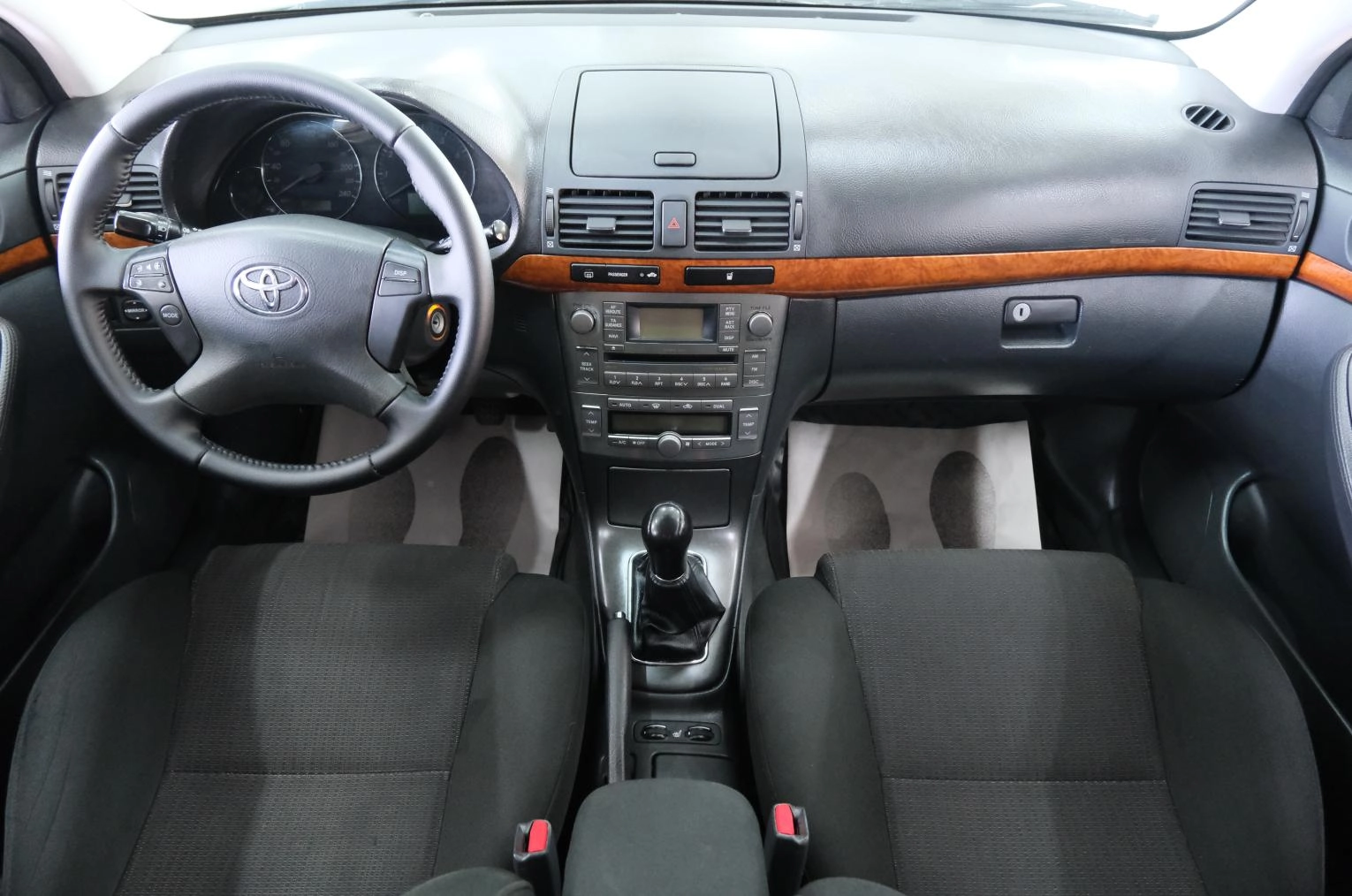 Toyota Avensis 16 из 25