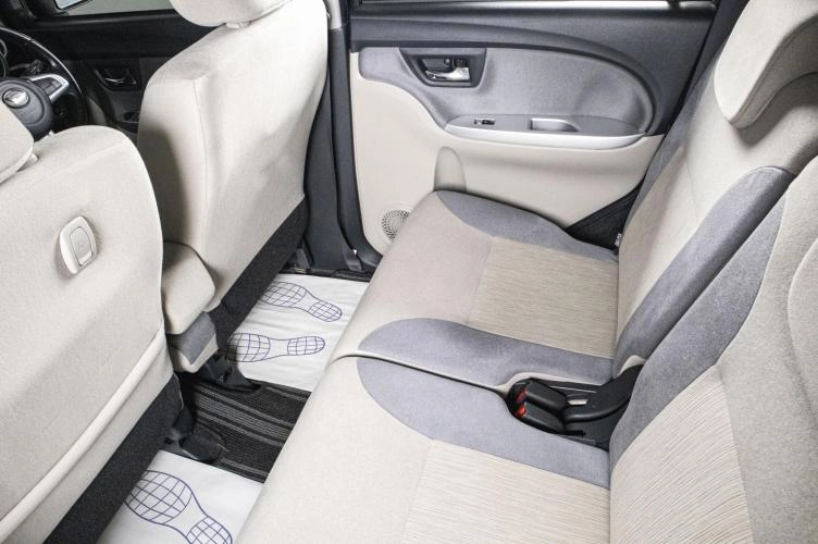 Daihatsu Cast 16 из 16