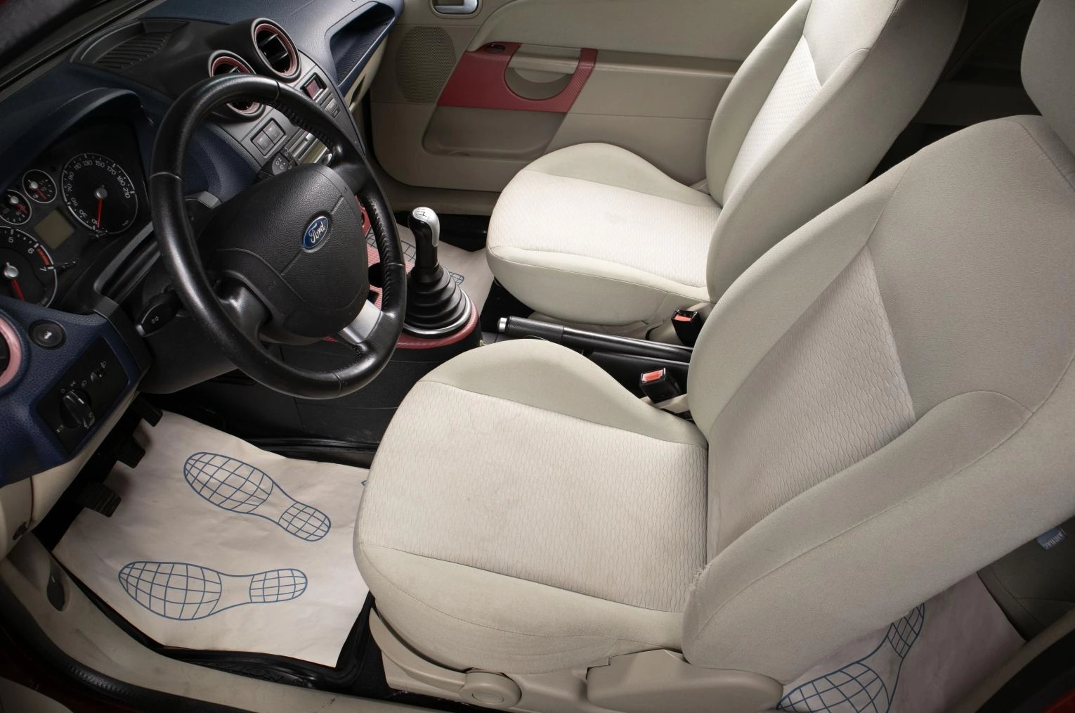 Ford Fiesta 12 из 15