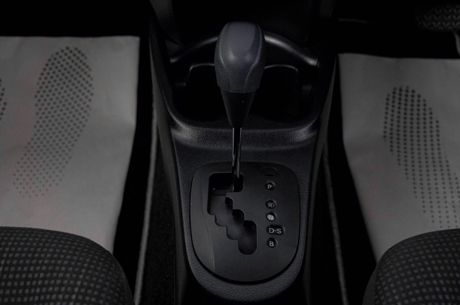 Toyota Vitz 17 из 21