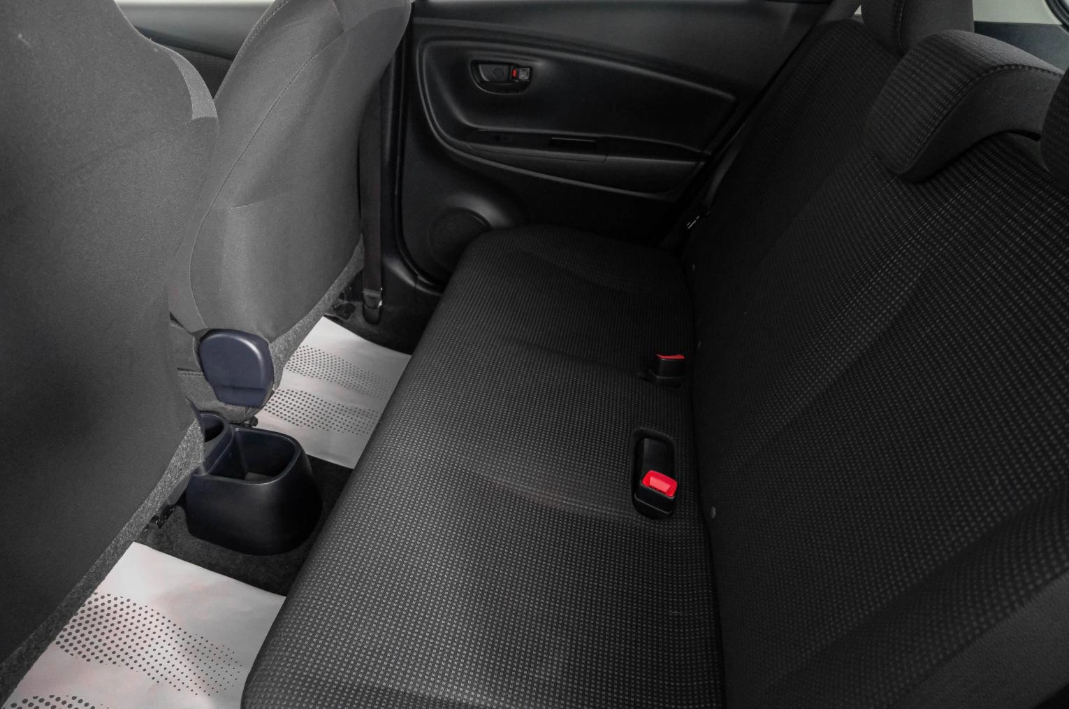 Toyota Vitz 9 из 21