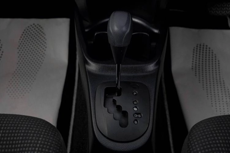 Toyota Vitz 17 из 21