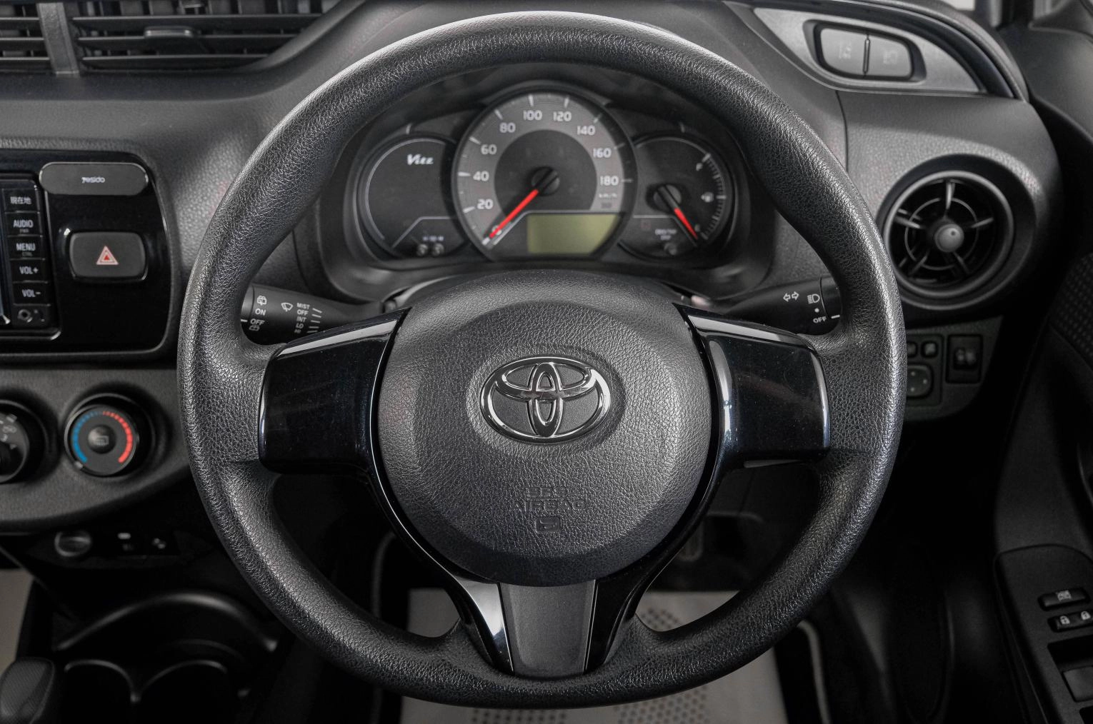 Toyota Vitz 15 из 21