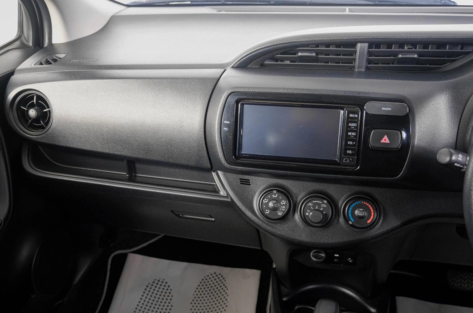 Toyota Vitz 12 из 21