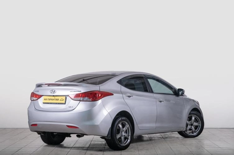 Hyundai Elantra 6 из 6