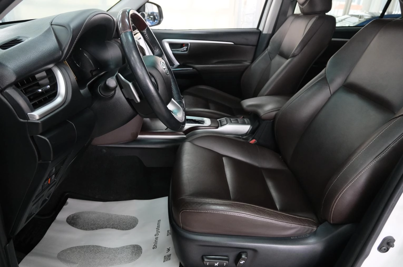 Toyota Fortuner 7 из 24