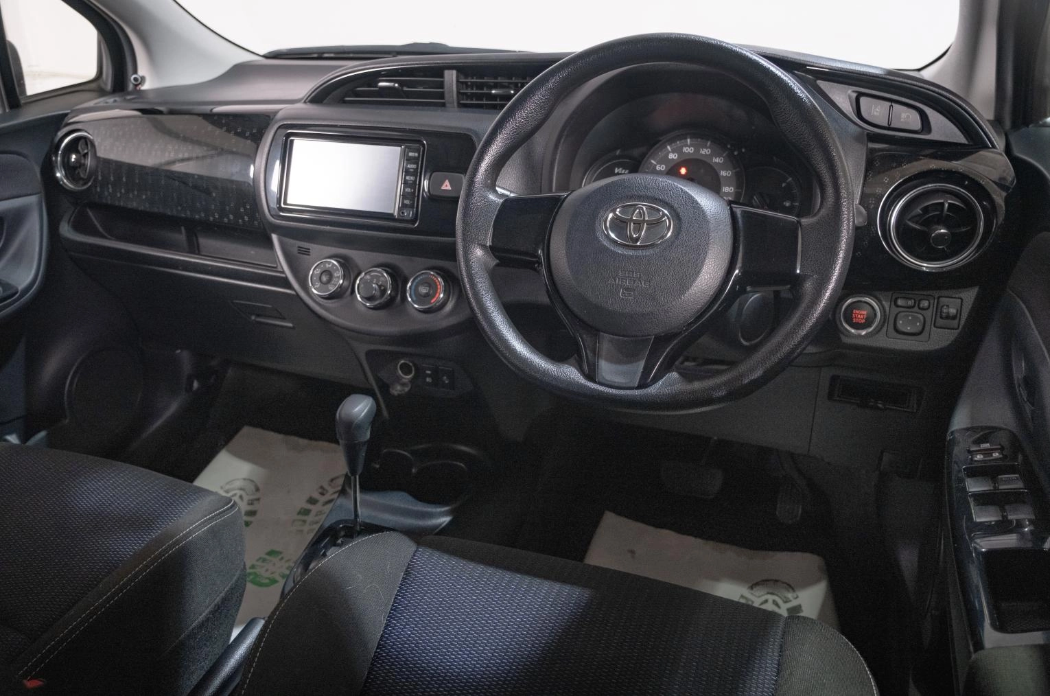 Toyota Vitz 8 из 17