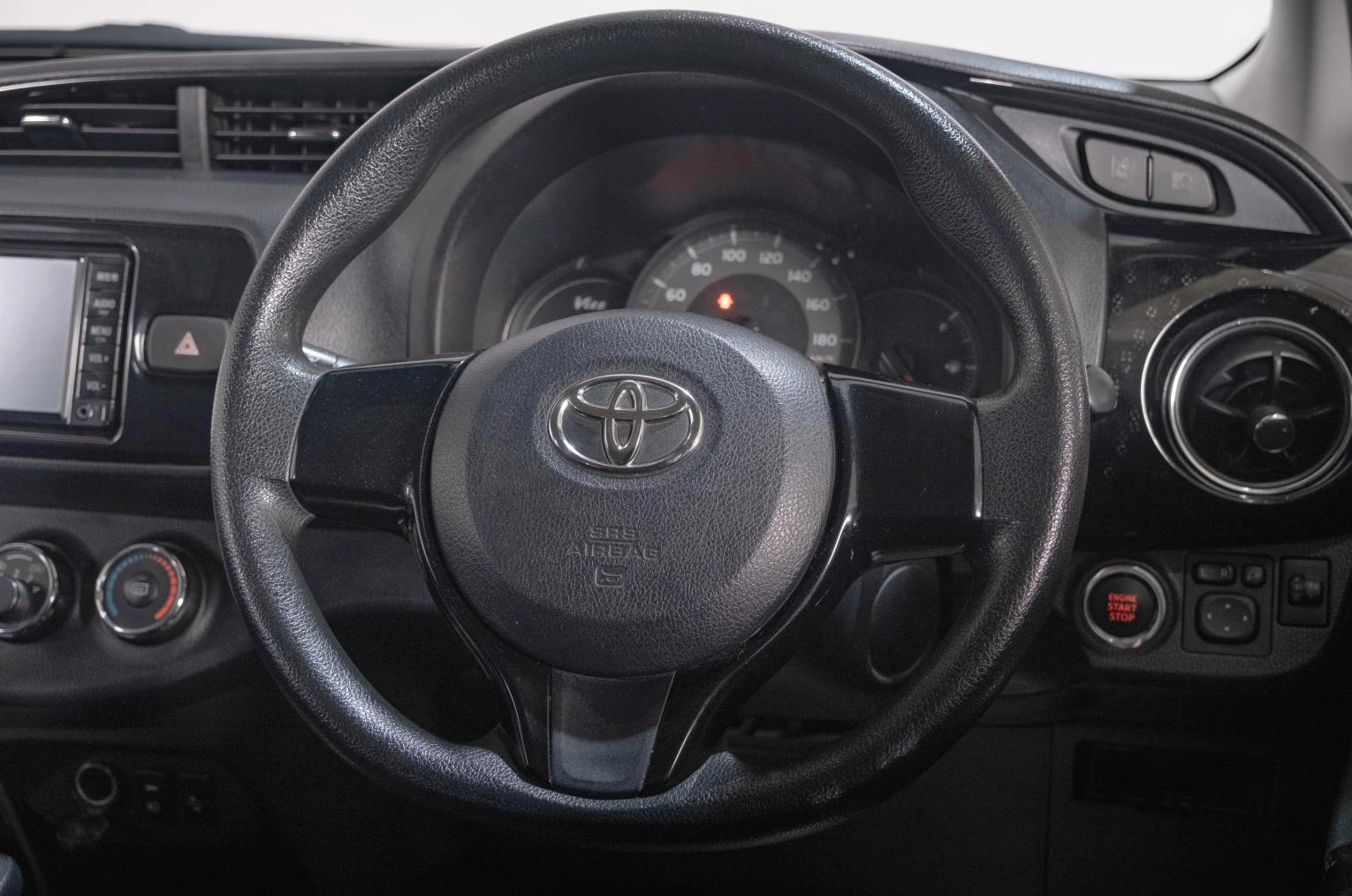 Toyota Vitz 11 из 17