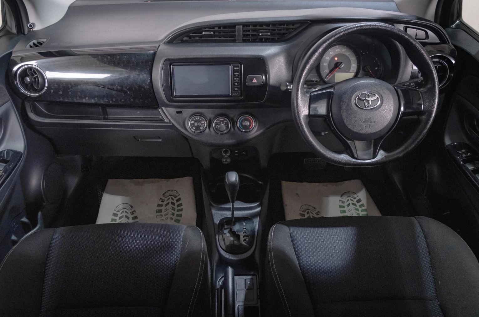 Toyota Vitz 9 из 17