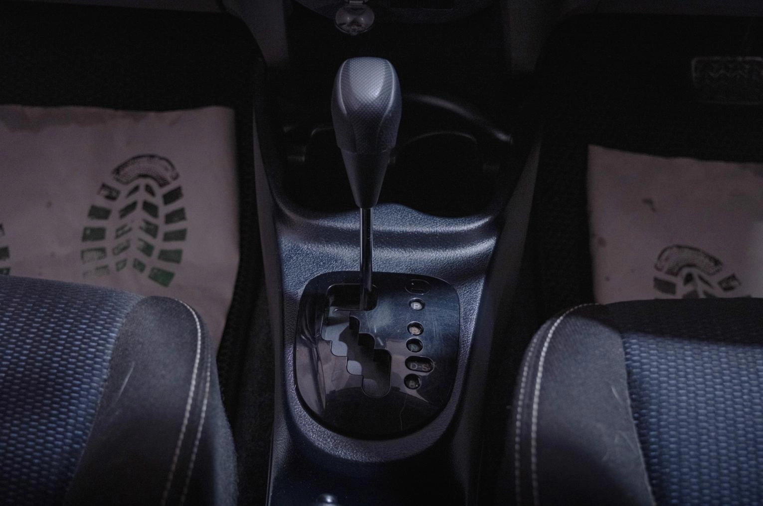 Toyota Vitz 13 из 17