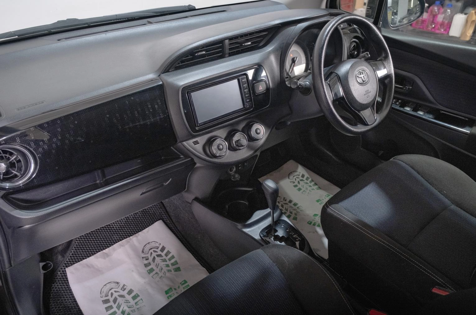 Toyota Vitz 14 из 17