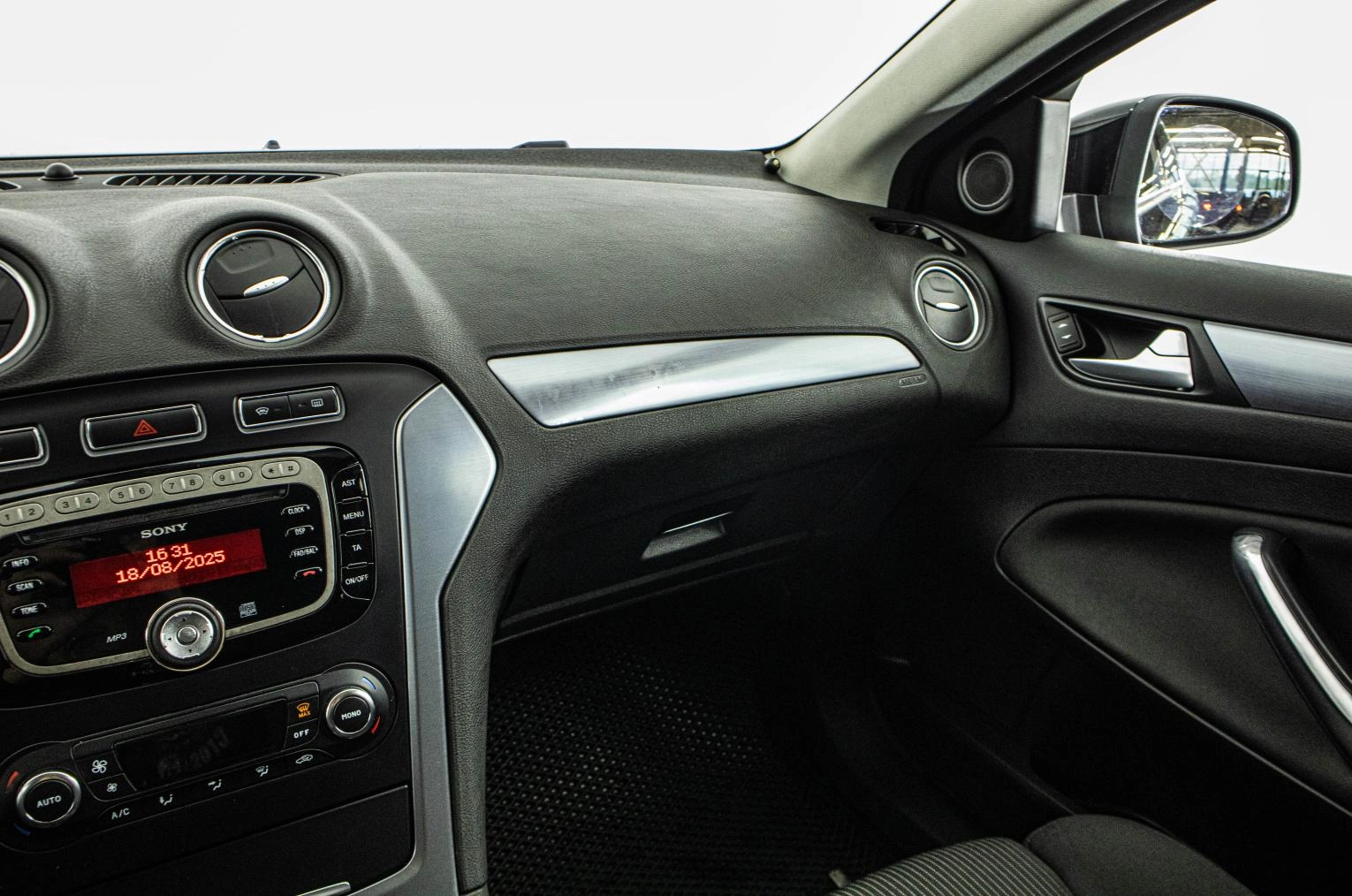 Ford Mondeo 14 из 23