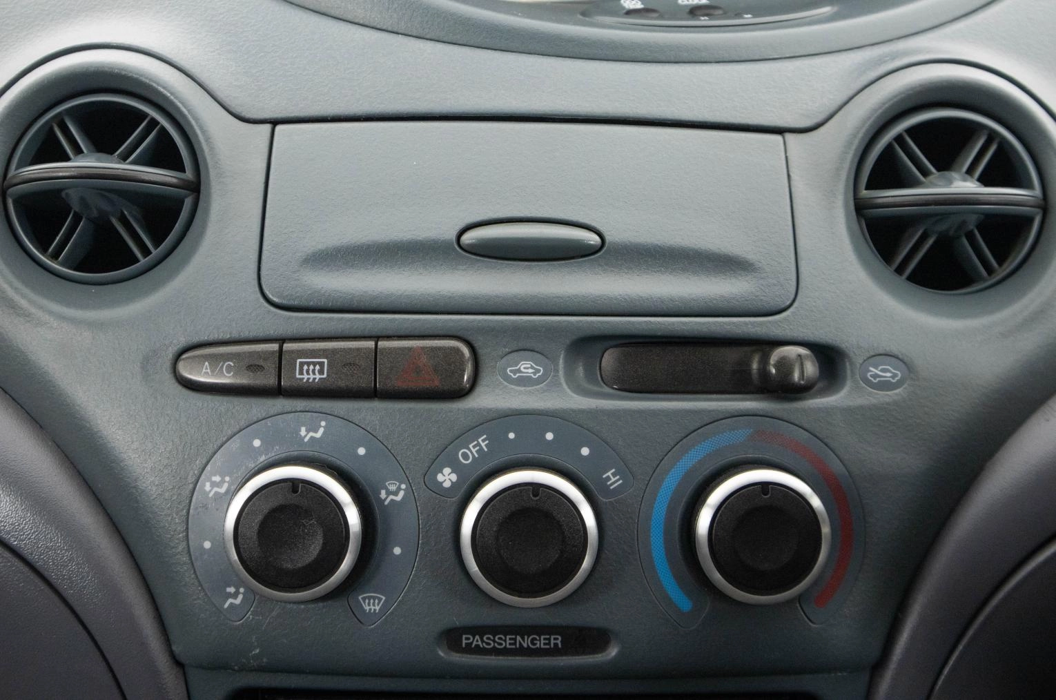 Toyota Vitz 14 из 20