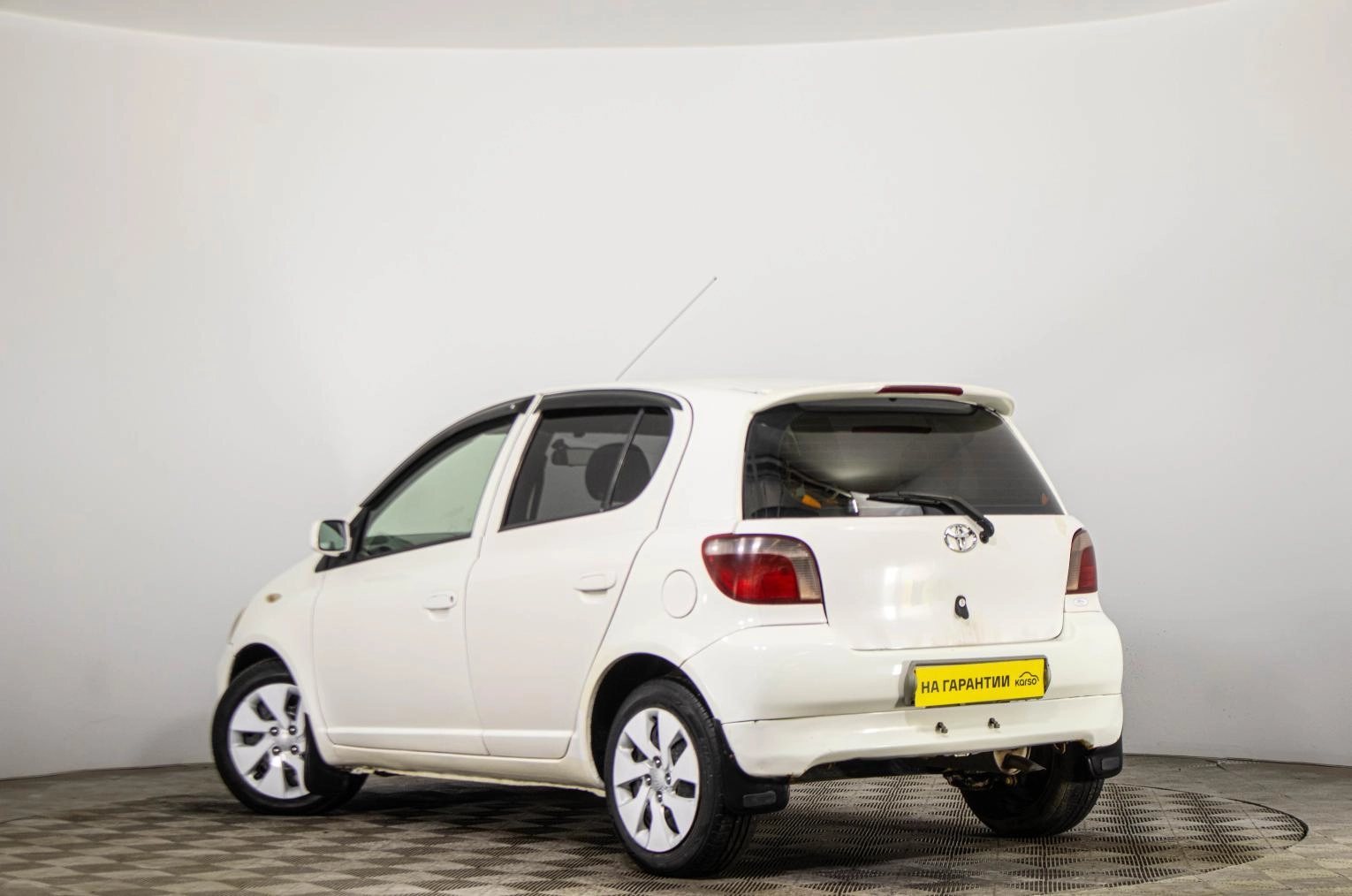 Toyota Vitz 4 из 20