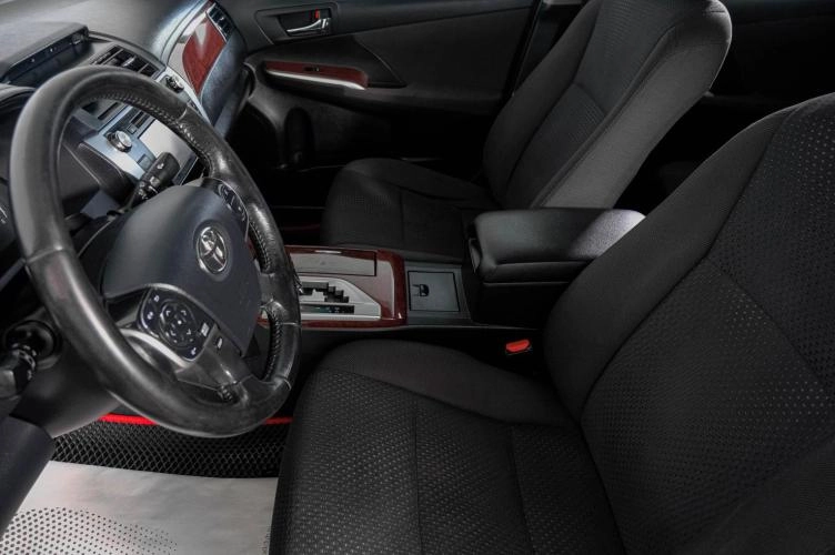 Toyota Camry 8 из 23