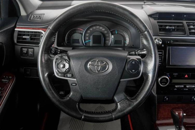 Toyota Camry 15 из 23