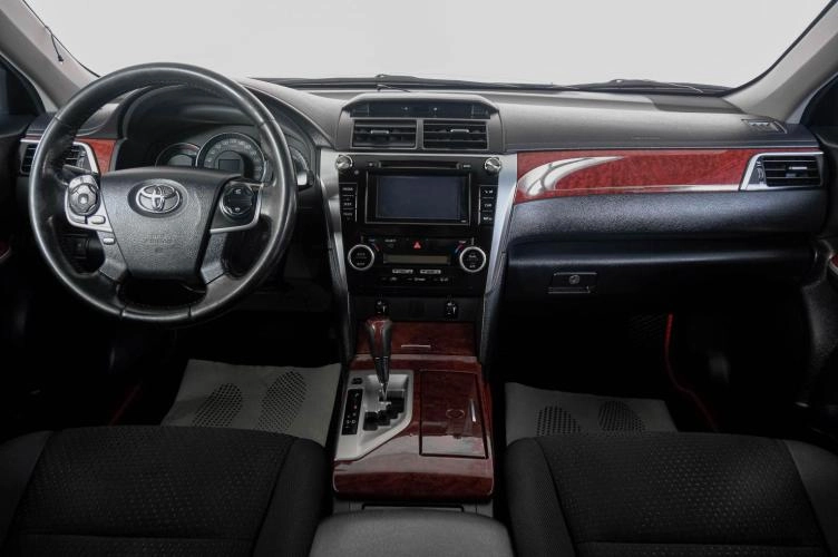 Toyota Camry 13 из 23