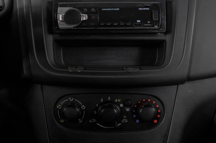 Renault Logan 16 из 18