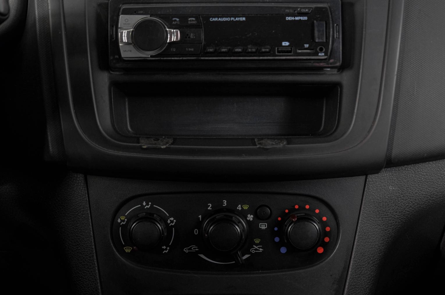 Renault Logan 16 из 18